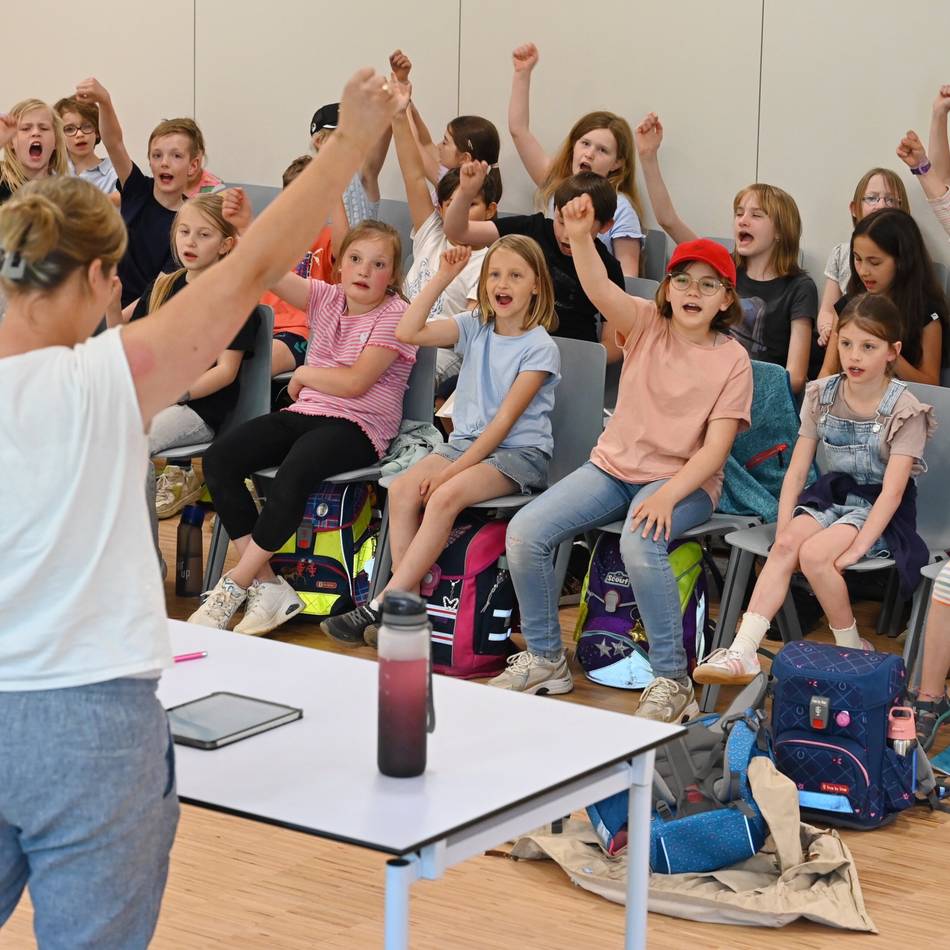 Hückeswagener Löwen-Schulchor probt für Sommermusical: Löwen-starkes Abenteuer durch den menschlichen Körper