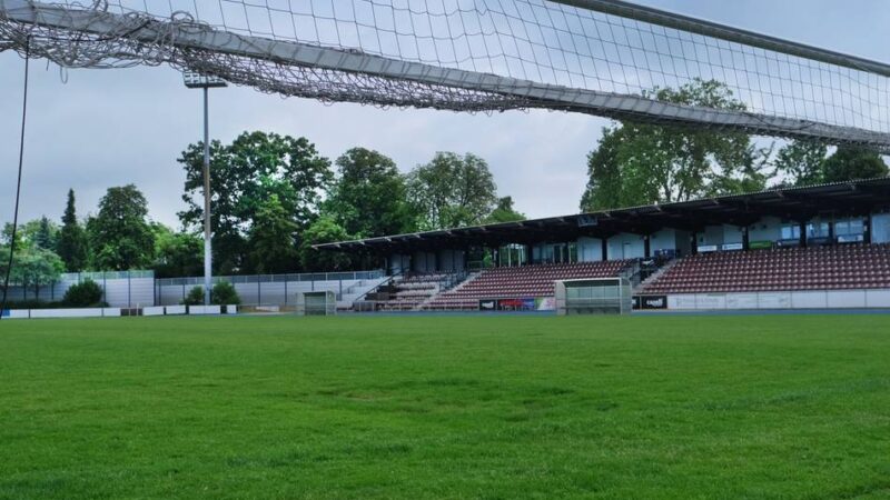 Rasen im Stadion Ratingen: Das letzte Spiel auf diesem Geläuf für Ratingen 04/19
