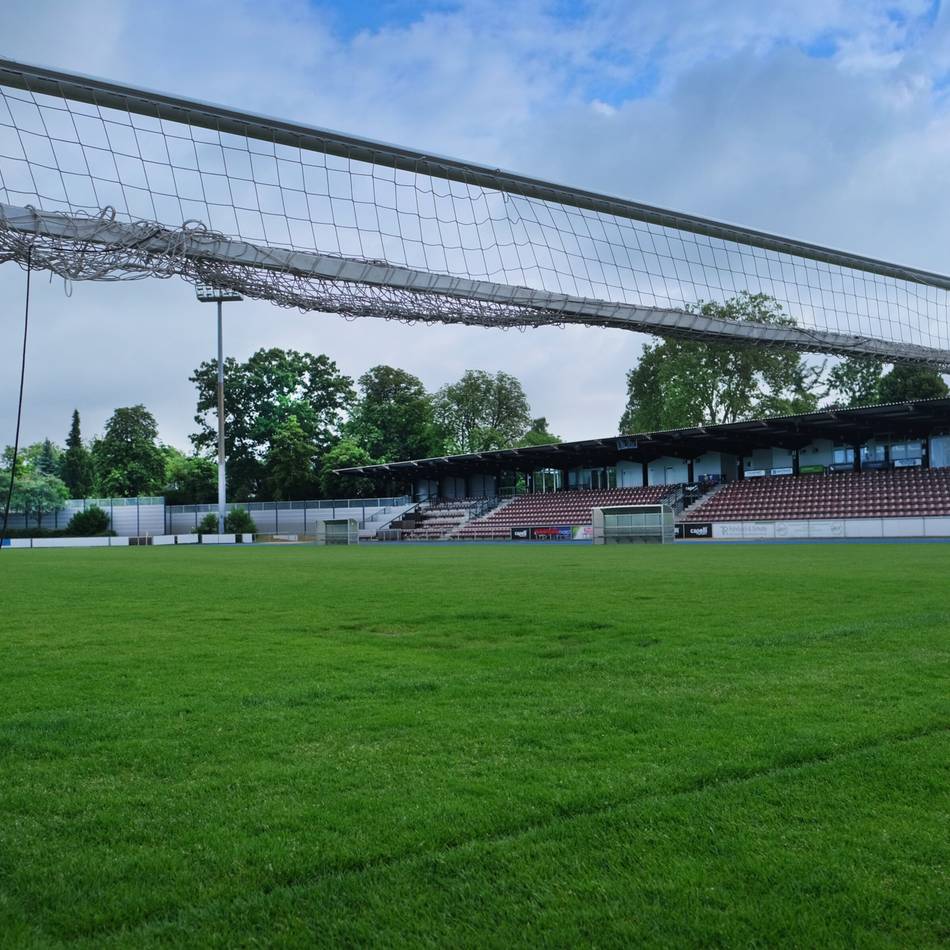 Rasen im Stadion Ratingen: Das letzte Spiel auf diesem Geläuf für Ratingen 04/19