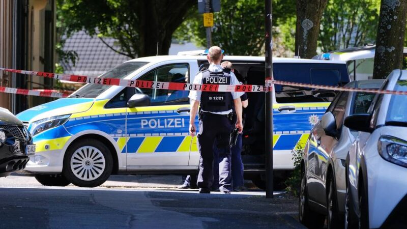 Vierstündiger Polizeieinsatz an der Südstraße: SEK-Verhandler beruhigen nach Suiziddrohung