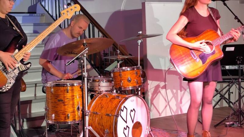 Hückeswagenerin spielt Konzert im Kultur-Haus Zach in Hückeswagen: Melancholischer Musik-Abend mit Lorain