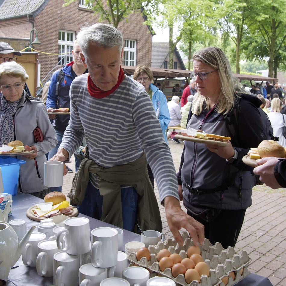 Mühlenfrühstück in Sonsbeck: Gut gestärkt auf Tour