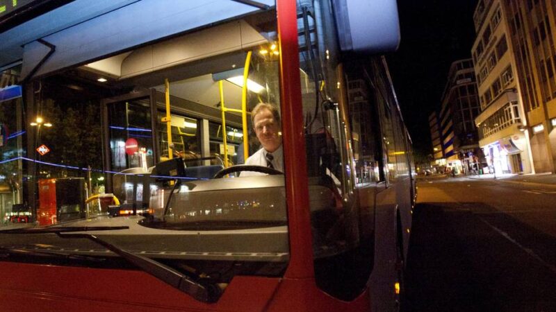 Rheinbahn verstärkt zum Feiertag ihren Fahrplan: So behalten feiernde Väter den Führerschein