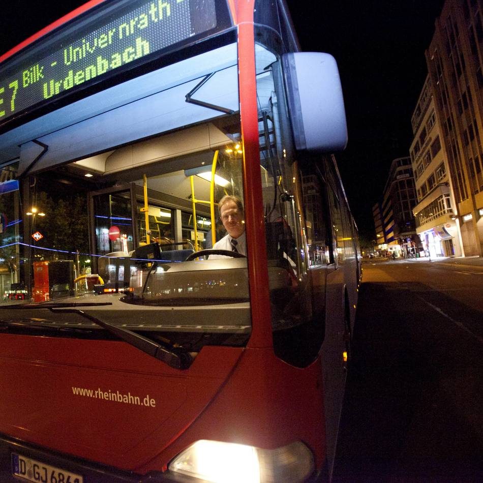 Rheinbahn verstärkt zum Feiertag ihren Fahrplan: So behalten feiernde Väter den Führerschein