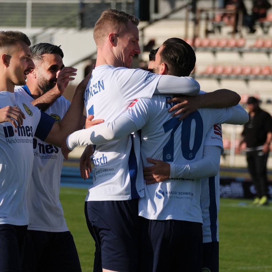 Abendspiel in der Fußball-Oberliga: Frühe Elfmeter ebnen Ratingen 04/19 den Weg zum Sieg