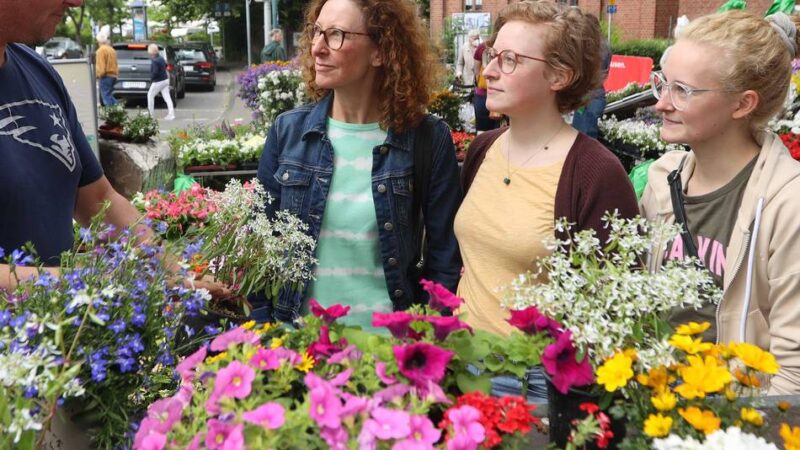 Leben in Leverkusen: Frühlingsmarkt in Opladen lädt zum Flanieren ein