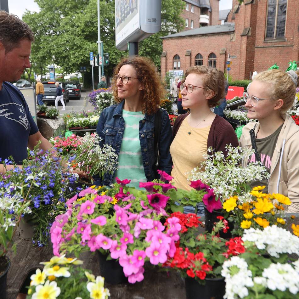 Leben in Leverkusen: Frühlingsmarkt in Opladen lädt zum Flanieren ein