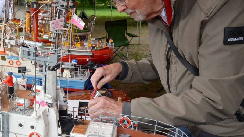 Lichterfahrten, Regatten und Mitmachaktionen: Was die Neusser Modellschiffbauer zur Landesgartenschau planen