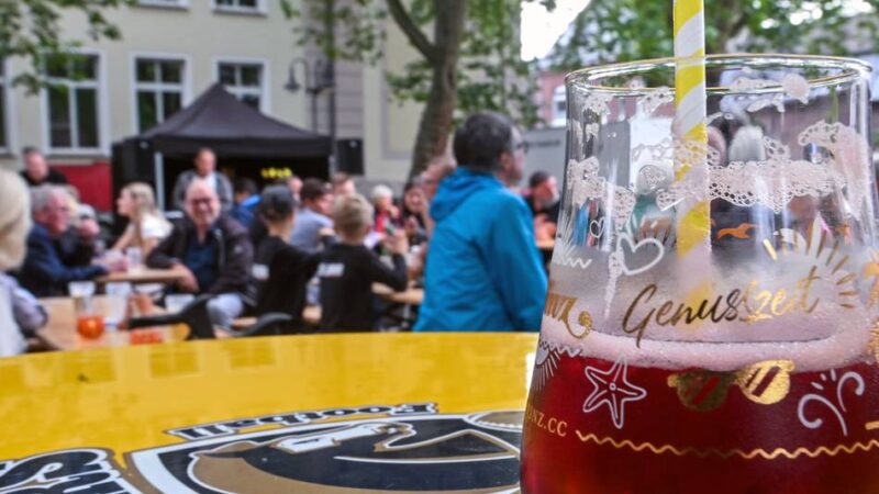 Pop-up auf dem Alleeschulhof: Biergarten-Saison in Anrath beginnt