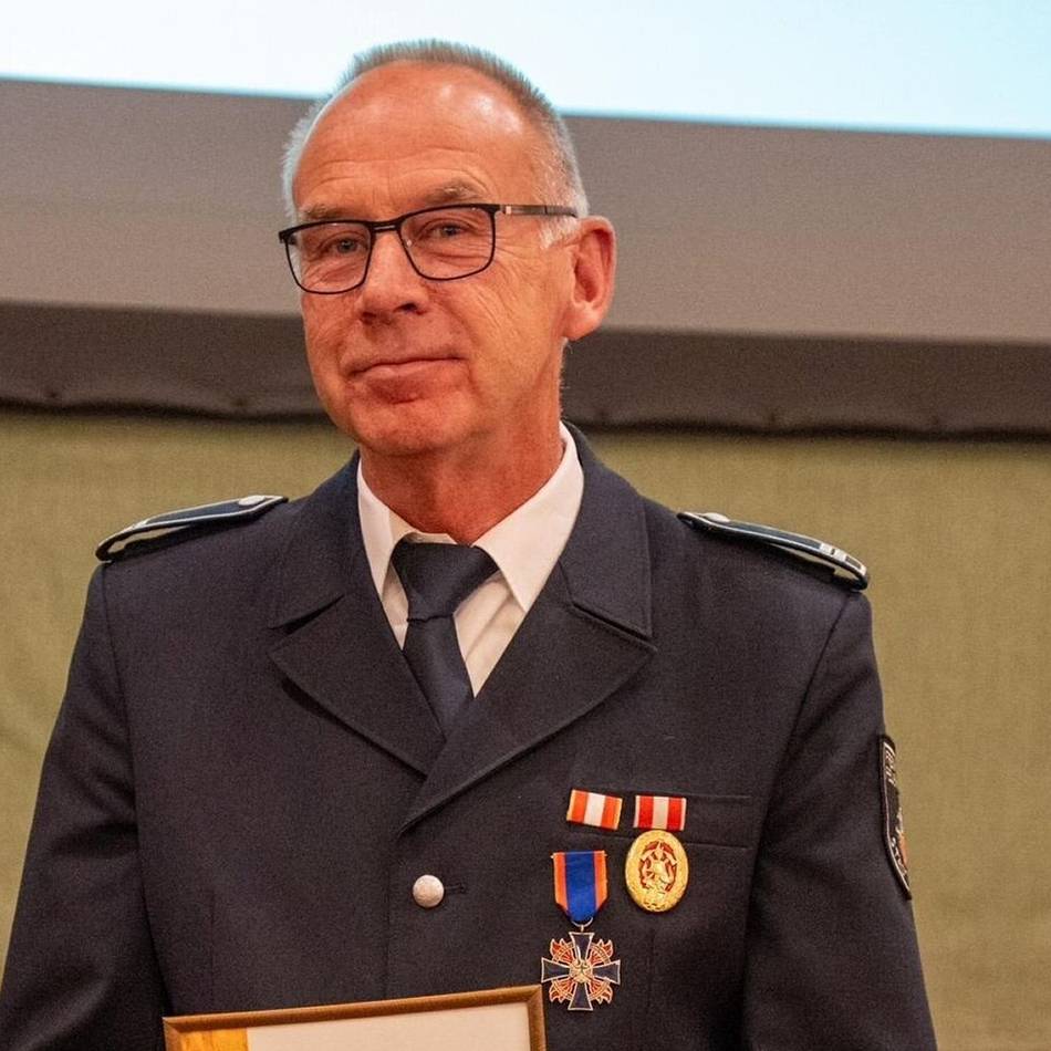 Hohe Auszeichnung für Reeser Brandoberinspektor: Feuerwehr-Ehrenkreuz
für Jürgen Verhoeven
