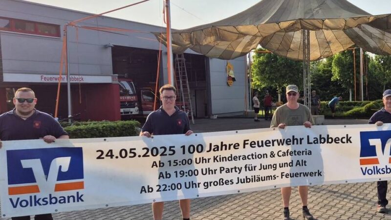 Jubiläumsfest der Feuerwehr Labbeck: Ein Fallschirm zum 100. Geburtstag