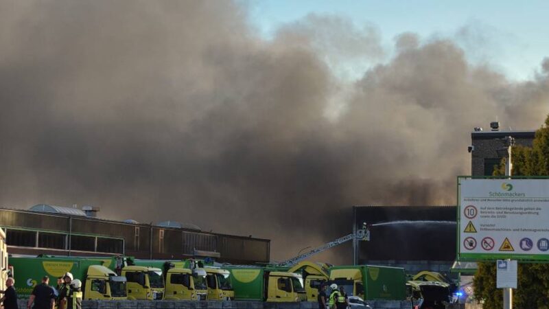 Keine Hinweise auf Straftaten: Führte ein Akku im Müll zum Brand in Kempen?