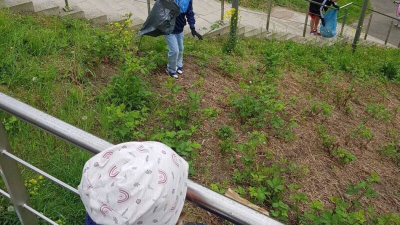 Aktion in Heiligenhaus: Mit Herz und Handschuhen: H-Town United räumt auf