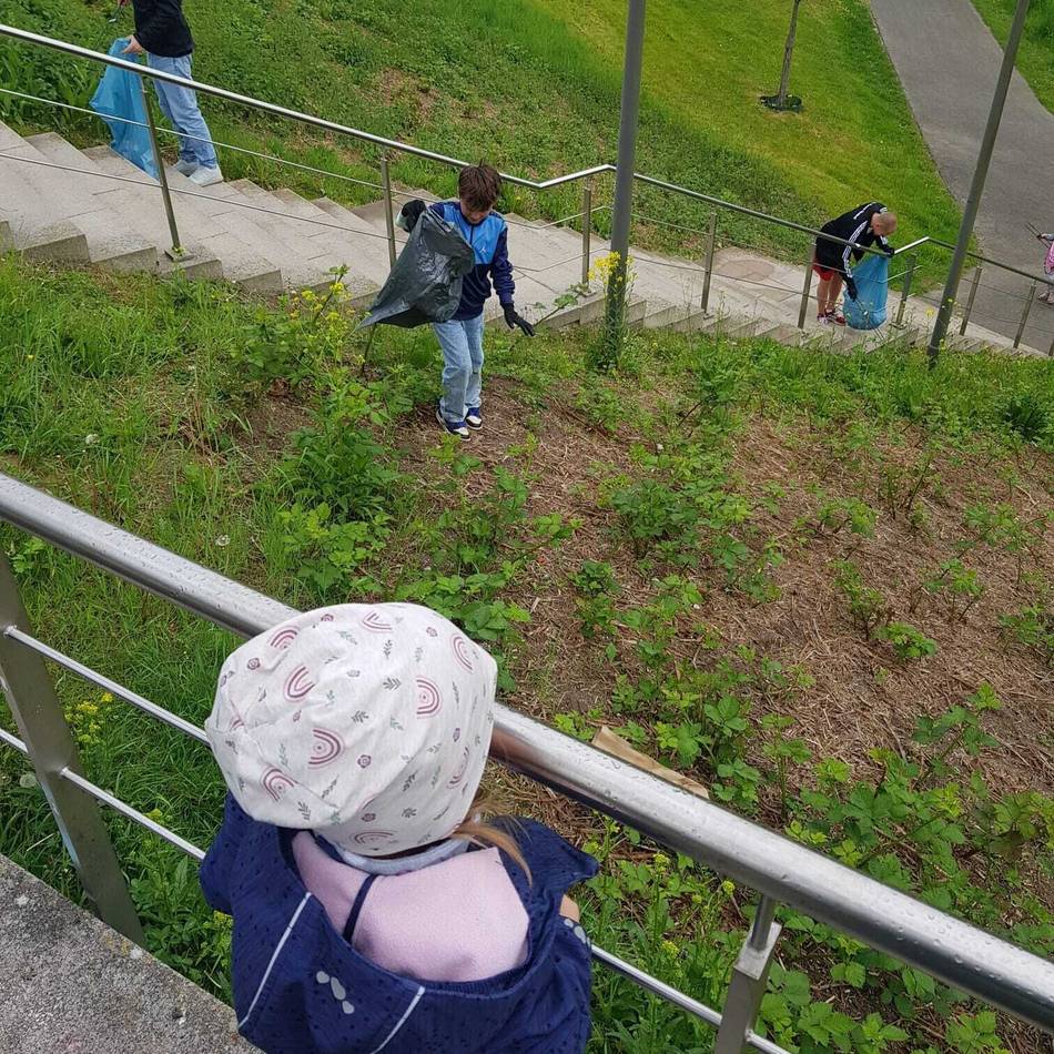 Aktion in Heiligenhaus: Mit Herz und Handschuhen: H-Town United räumt auf