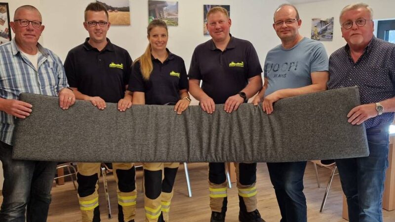 Sitzpolster fürs Gerätehaus: Feuerwehr-Förderverein unterstützt Einheit Lüttingen