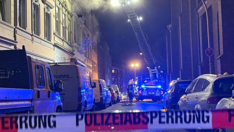 Einsatz in Mönchengladbach: Feuerwehr rettet Reptil aus brennendem Haus