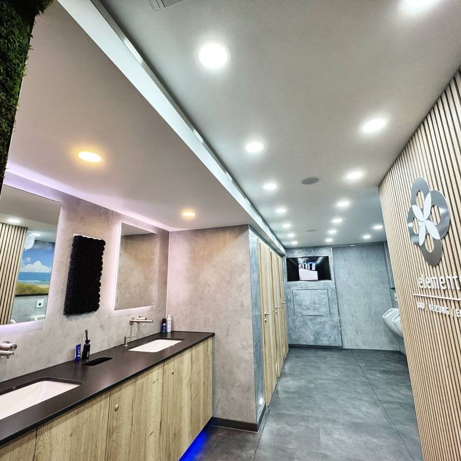 Kevelaerer baute mobile Mega-Toilette: Das Luxus-WC für die Stars bei Parookaville
