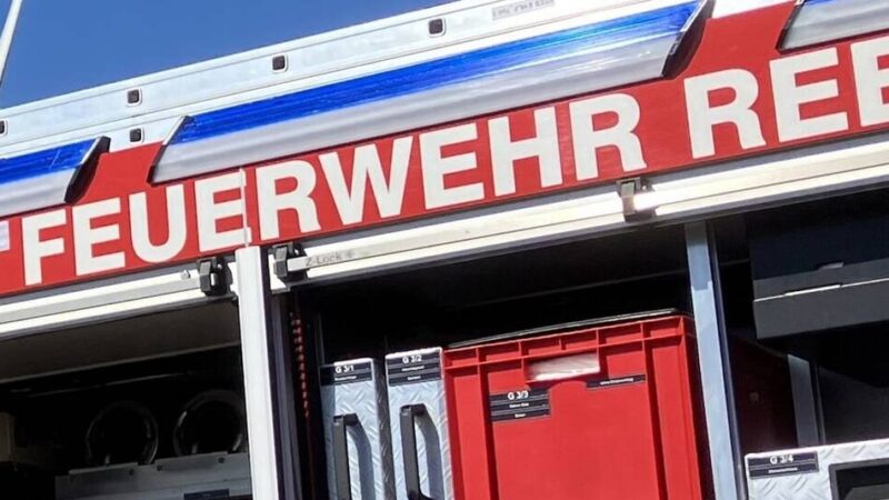 Flächenbrände in Rees und Millingen: Bahnstrecke wegen Flächenbrand gesperrt