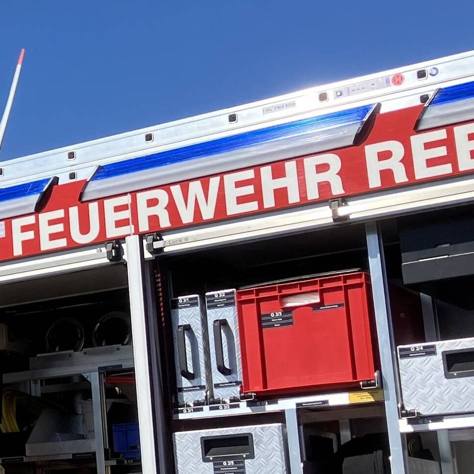 Flächenbrände in Rees und Millingen: Bahnstrecke wegen Flächenbrand gesperrt