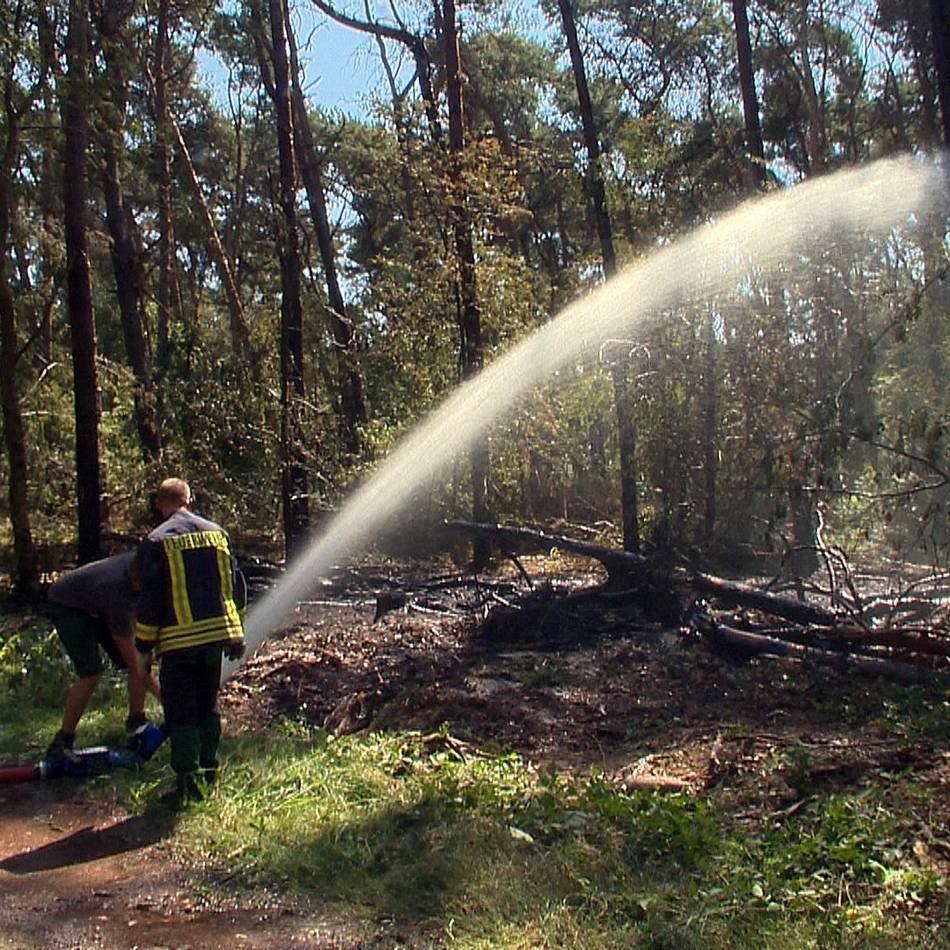 Vertrauensbruch bei der Feuerwehr: Aus Rettern werden Täter – Schock in Nettetal nach Brandserie
