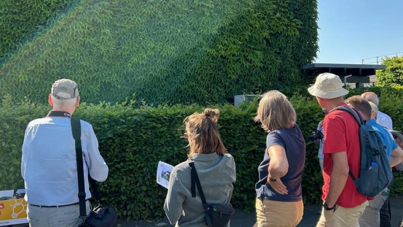 In Langenfeld: Auf erstem Klimaspaziergang gab es Infos zur Biodiversität