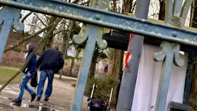 Kontrolle rund um die Stadthalle: Drogenfund und Festnahme bei Schwerpunkt-Einsatz in Neuss