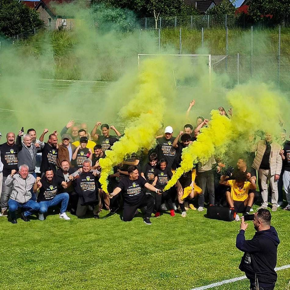 Verfolger Rheindahlen verliert parallel: Türkiyemspor sichert sich gegen Otzenrath die Vizemeisterschaft und steigt auf