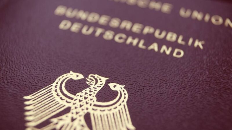 Vor dem Sommerurlaub: Rechtzeitig die Gültigkeit der Pässe checken