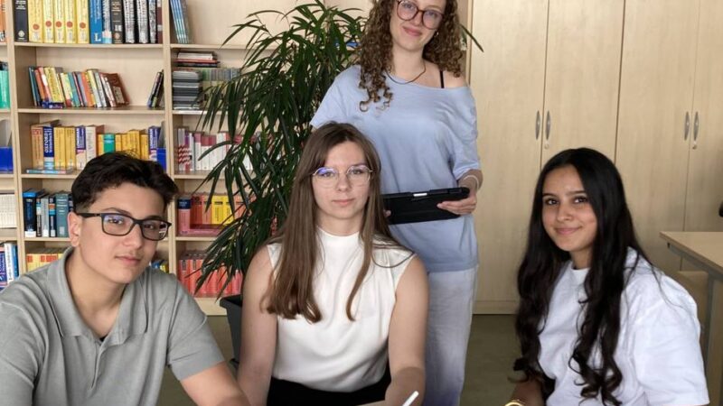 Schule in Dormagen: Mit dem Mikro gegen Rechtsextremismus