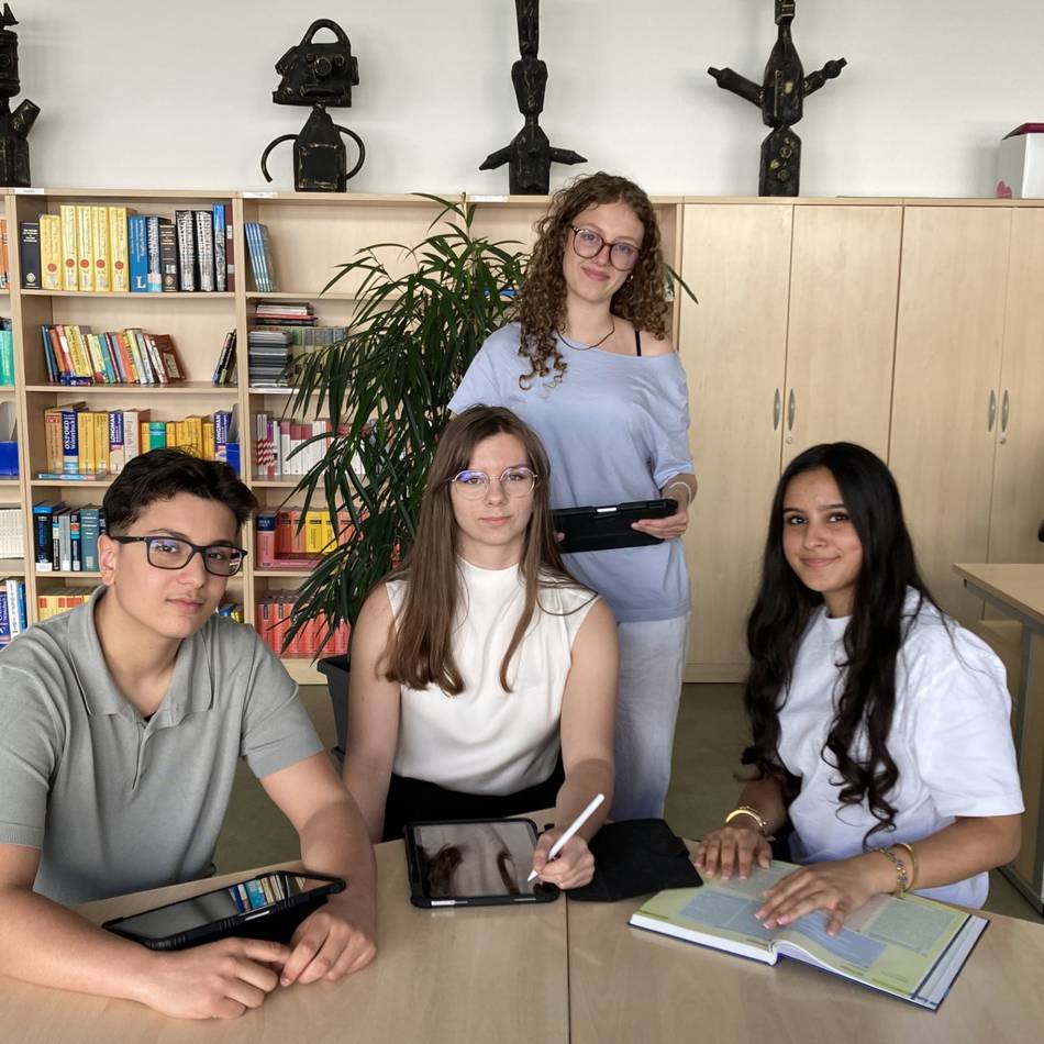 Schule in Dormagen: Mit dem Mikro gegen Rechtsextremismus