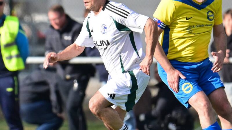 Fußball-Benefizspiel in Alpen: Einmaliges Erlebnis gegen die Schalker Traditionself