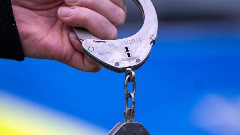 Vorfall in Kempen: Mann beleidigt und verletzt Polizisten
