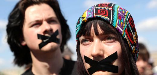 Tausende Menschen demonstrieren in Ungarn gegen geplantes NGO-Gesetz