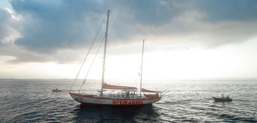Mittelmeer: Mehr als 50 Menschen von verlassener Bohrinsel gerettet