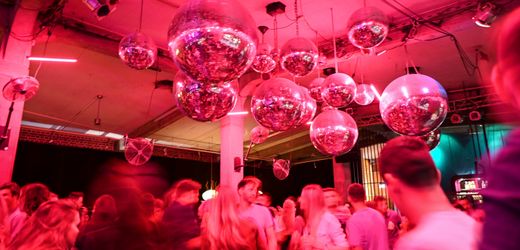 Saarbrücken: Frau bringt Baby auf Club-Toilette zur Welt