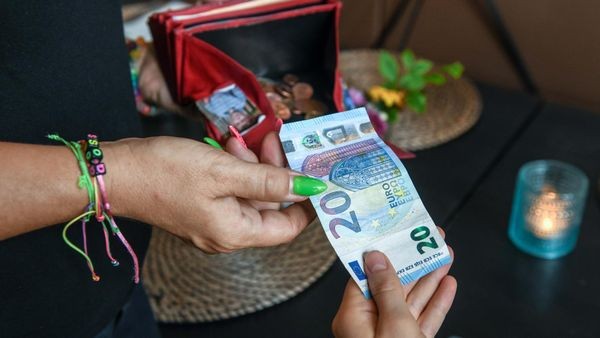 Friseure und Taxifahrer: Wie sich das Trinkgeld verändert hat