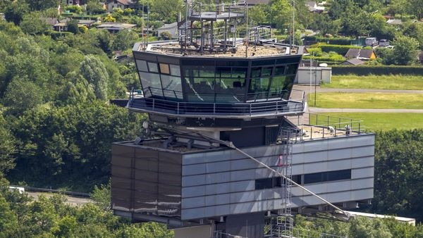 Lufthansa-Flugzeug im Tiefflug schreckt Heiligenhauser auf