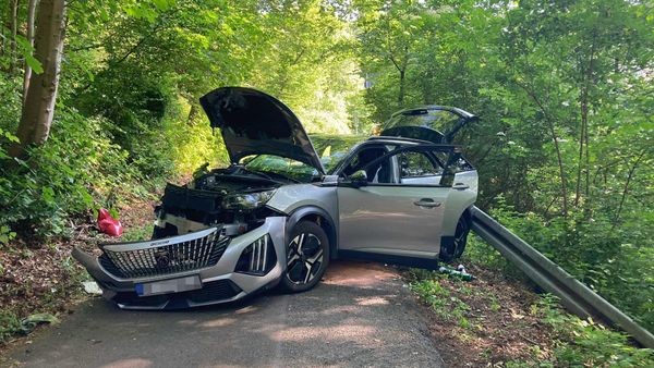 Alkohol und Drogen: Schwerer Unfall, auch zwei Kinder im Auto
