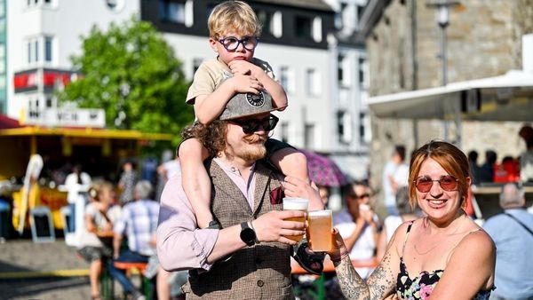 50 Jahre Velbert, viele Fotos: Hitze hält nicht vom Feiern ab