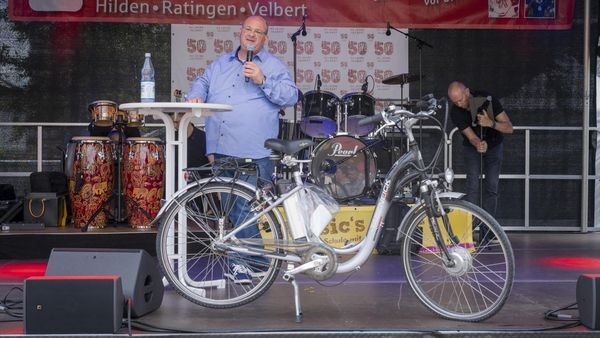 Höchstgebot aus dem Churros-Stand: Fahrrad-Auktion in Velbert