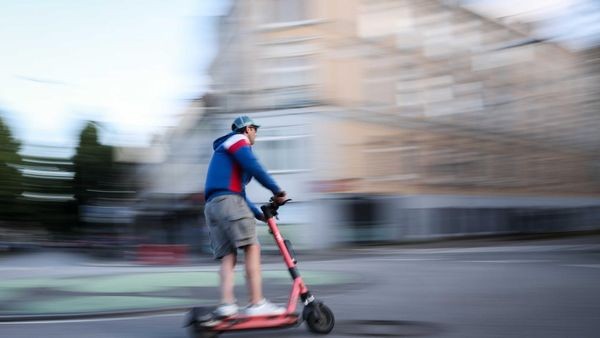 Mädchen in Velbert von E-Scooter angefahren