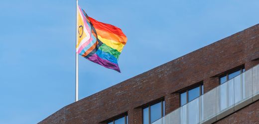 Berlin: Pride-Flagge darf in Schulhort hängen bleiben