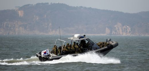 Nordkorea: Vier Menschen treiben in Holzboot nach Südkorea
