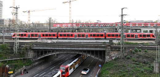 Deutschlandticket: Verkehrsminister Patrick Schnieder fordert stabile Preise trotz steigender Kosten