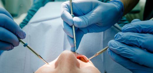 Tschechien: Falscher Zahnarzt soll illegal Patienten behandelt haben