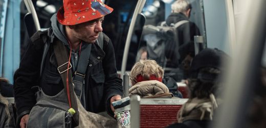 Hamburg: Obdachloser klagt gegen Bettelverbot in U-Bahnen