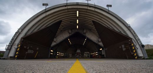 Ukraine greift Russland mit Drohnen an: Die Rückkehr des Hangars