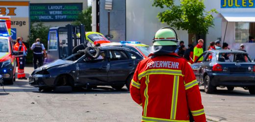 Leinfelden-Echterdingen: Auto überschlägt sich bei Stuntshow – mehrere Verletzte