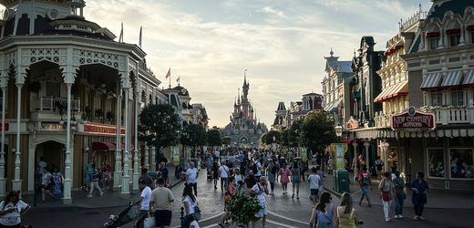 Fake-Hochzeit im Disneyland Paris: Pädophiler Straftäter soll noch mehr Events inszeniert haben