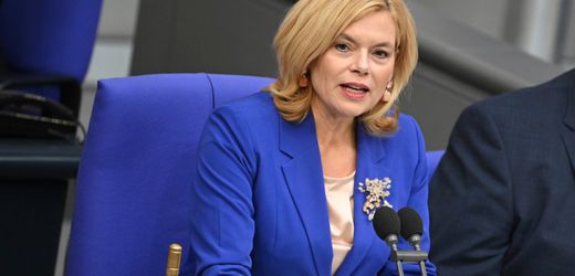 Julia Klöckner verteidigt Rauswürfe wegen Dresscode-Verstoß im Bundestag